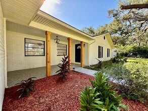 15611 Walden Ave in Tampa, FL - Building Photo - Building Photo