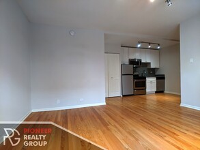 2838 W Palmer St, Unit 208 in Chicago, IL - Building Photo - Building Photo