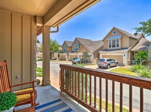 20986 Waterside Dr in Lago Vista, TX - Foto de edificio - Building Photo