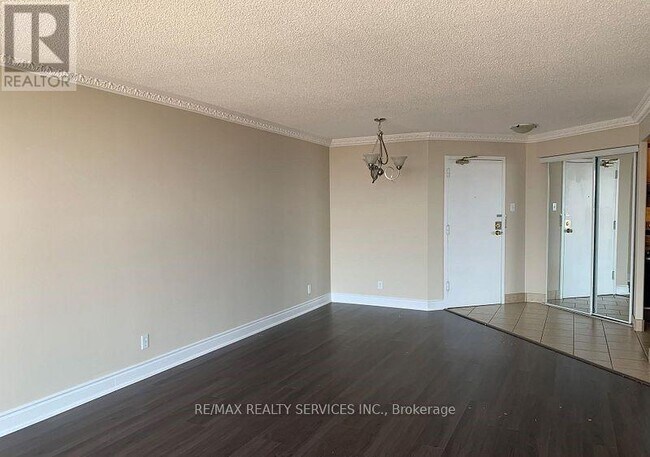 35 Trailwood Dr in Mississauga, ON - Building Photo - Building Photo