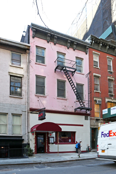 13 E 12th St in New York, NY - Building Photo