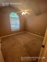 3576 W Clearwood Dr in Fayetteville, AR - Building Photo - Building Photo