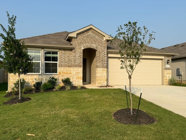 421 Chaco Lp in Seguin, TX - Building Photo - Building Photo