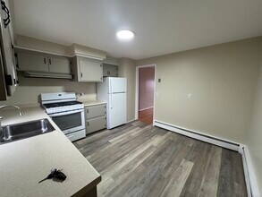 14 Concord St in Glastonbury, CT - Building Photo - Building Photo