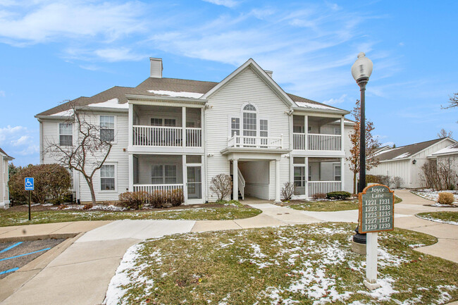 1231 Joyce Ln in Ann Arbor, MI - Building Photo - Building Photo