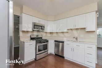 6S124 Lakewood Dr in Naperville, IL - Building Photo - Building Photo