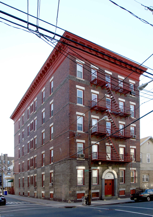 816-818 Bergenline Ave in Union City, NJ - Building Photo - Building Photo