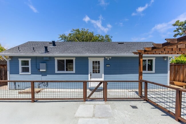 616 Redwood Ave in Redwood City, CA - Building Photo - Building Photo
