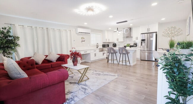 1063-67 Gillespie Dr in Spring Valley, CA - Foto de edificio - Building Photo