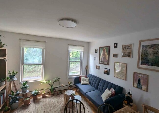 51 High St, Unit 3 in Catskill, NY - Foto de edificio - Building Photo