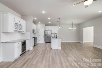2507 Lynbridge Dr in Charlotte, NC - Building Photo - Building Photo