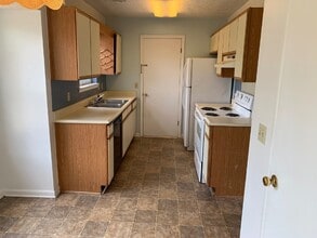 619 Honey Creek Ln in Hinesville, GA - Building Photo - Building Photo