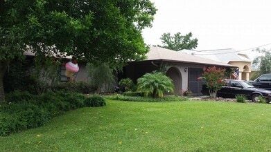 13123 Little Farms Dr in Spring Hill, FL - Foto de edificio - Building Photo