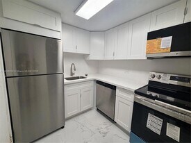 905 Brickell Bay Dr, Unit 1823 in Miami, FL - Building Photo