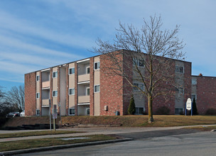 Kentright Apartments in Guelph, ON - Building Photo - Building Photo