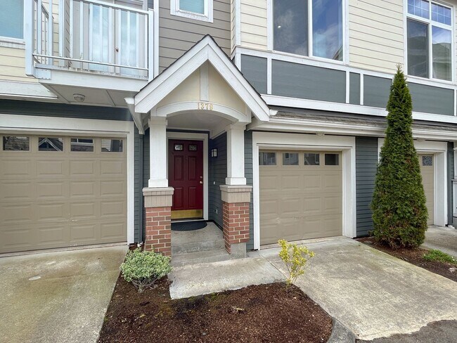 1379 Huckleberry Cir in Issaquah, WA - Building Photo - Building Photo