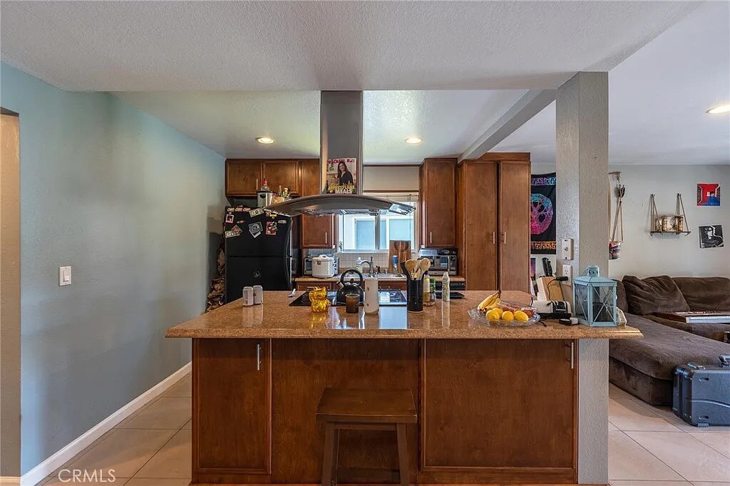 21662 Brookhurst St in Huntington Beach, CA - Building Photo