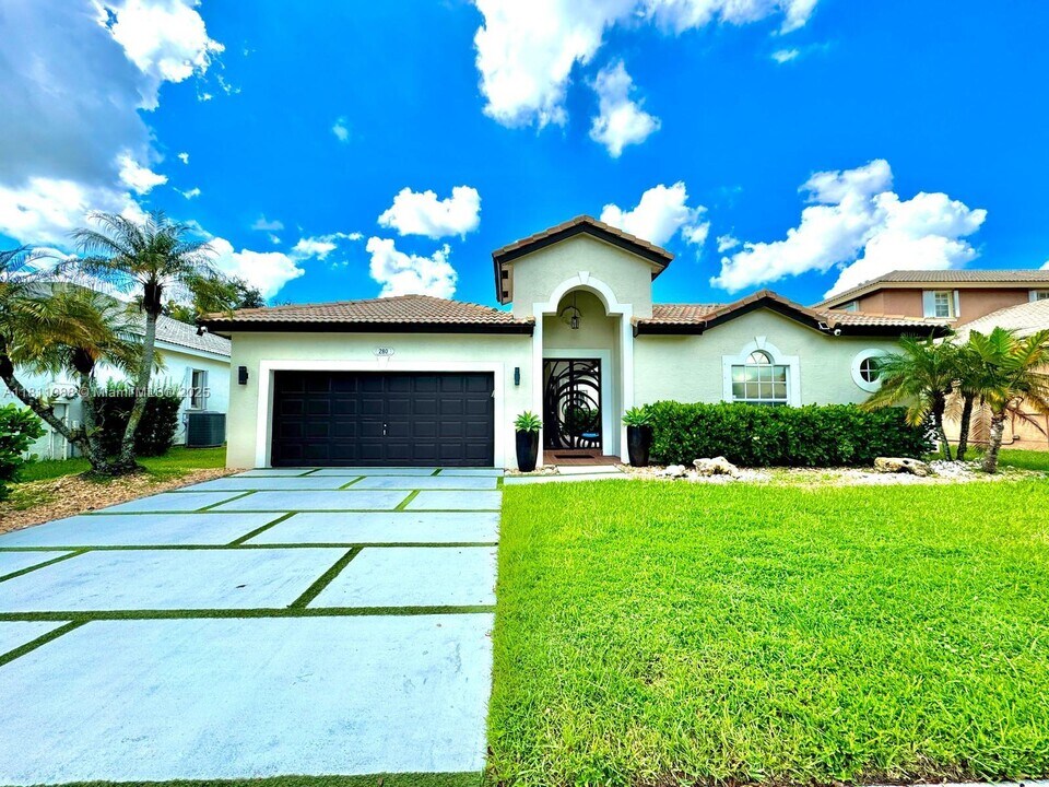 280 SW 167th Ave in Pembroke Pines, FL - Building Photo