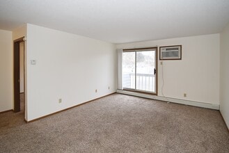 Covington Place Apartments in St. Cloud, MN - Foto de edificio - Building Photo