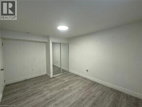 916 Magdalena Ct in Kitchener, ON - Building Photo - Building Photo