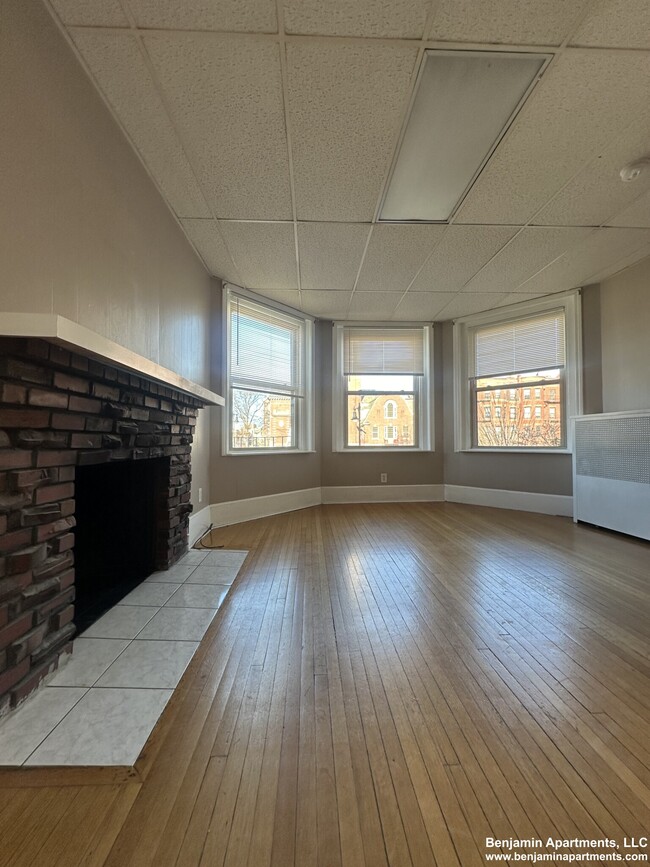 896 Beacon St, Unit 1 in Boston, MA - Building Photo - Building Photo