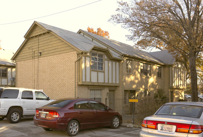 Oak Park Town Homes in Tulsa, OK - Building Photo - Building Photo