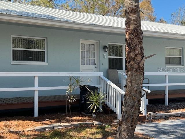 333 Lagoon Dr, Unit 5 in Palm Harbor, FL - Building Photo