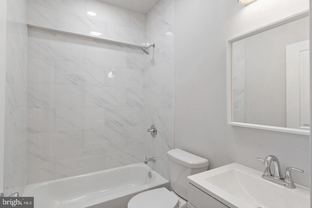 4334 Parrish St Photo