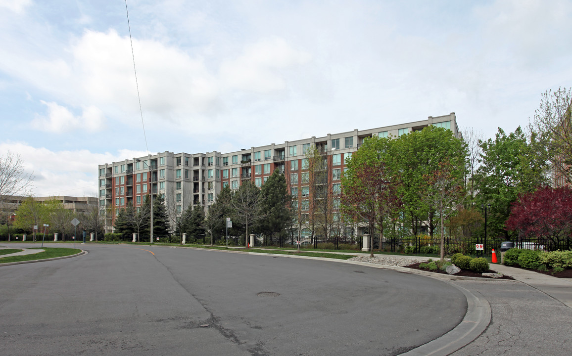 Hillside Ravines III in Toronto, ON - Building Photo