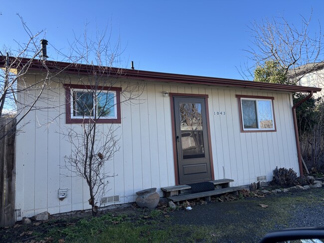 1043 E Main St in Ashland, OR - Building Photo - Building Photo