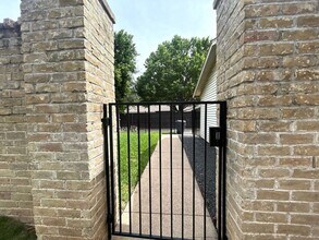 4242 Harvest Hill Rd in Dallas, TX - Building Photo - Building Photo