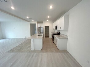15764 Caterpillar Dr in Fontana, CA - Foto de edificio - Building Photo