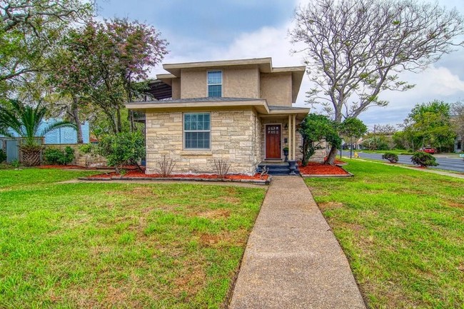 302 Cole St in Corpus Christi, TX - Foto de edificio - Building Photo