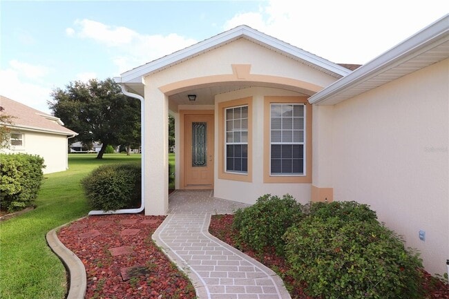 5532 Sir Churchill Dr in Leesburg, FL - Foto de edificio - Building Photo