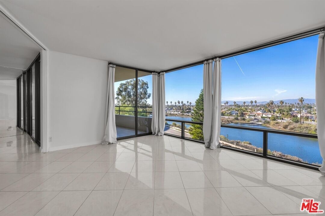 4316 Marina City Dr, Unit A Rare Brilliant in Marina Del Rey, CA - Building Photo