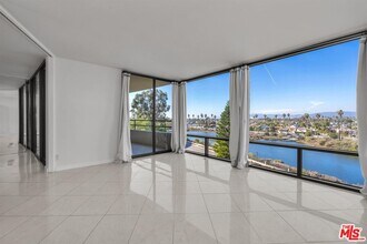 4316 Marina City Dr in Marina Del Rey, CA - Building Photo - Building Photo