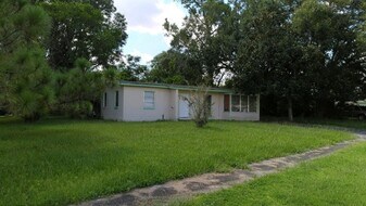 1625 Moreno Terrace in Deltona, FL - Building Photo