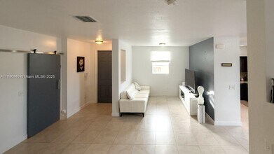 1001 NE 208th St in Miami, FL - Building Photo - Building Photo