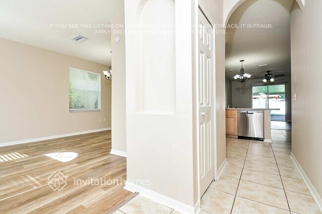 932 Grand Canyon Dr in Valrico, FL - Building Photo - Building Photo