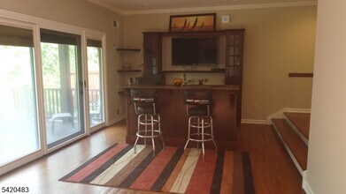 220 Butternut Dr in Wayne, NJ - Building Photo - Building Photo