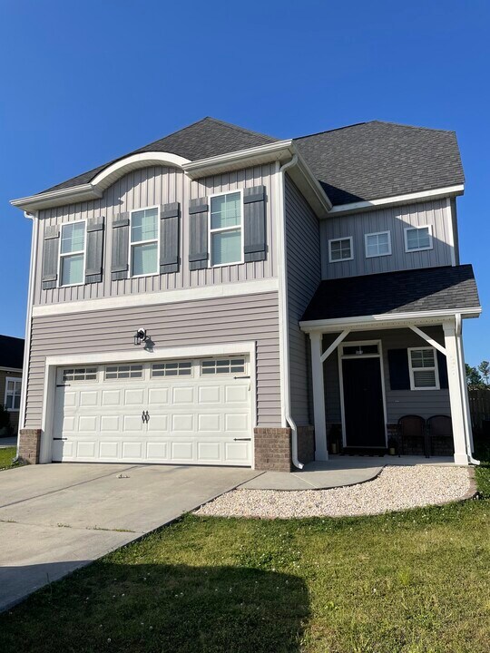 311 Pebble Shore Dr in Sneads Ferry, NC - Building Photo