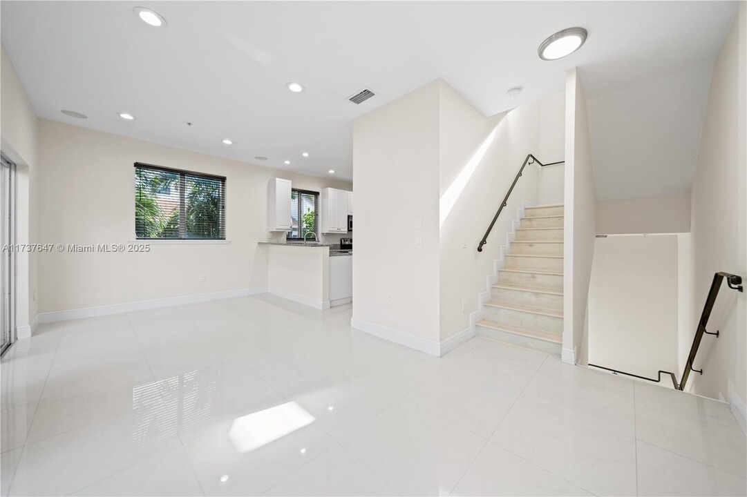 2951 Virginia St in Miami, FL - Building Photo