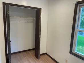1 Granite Dr in Bethel, CT - Foto de edificio - Building Photo