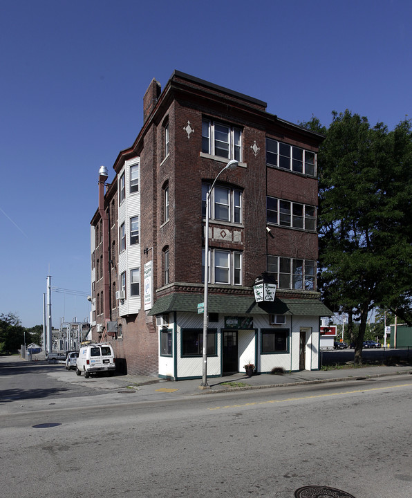 16 Cambridge St in Worcester, MA - Building Photo