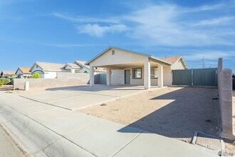 1397 E San Francisco St in San Luis, AZ - Building Photo - Building Photo