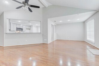2410 Clear Ridge Dr in Houston, TX - Building Photo - Building Photo