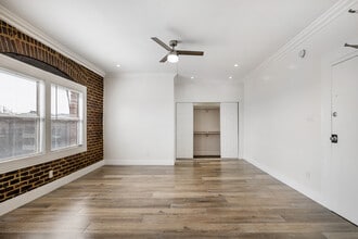 New Hampshire Manor in Los Angeles, CA - Building Photo - Interior Photo