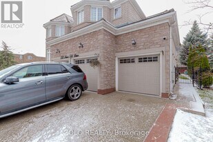 2257 Manor Hill Dr in Mississauga, ON - Building Photo