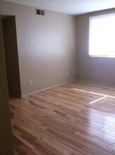 411 E Market St in Iowa City, IA - Building Photo - Building Photo