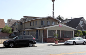 1513 E Broadway in Long Beach, CA - Building Photo - Building Photo